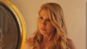 olivia-mirror-shot